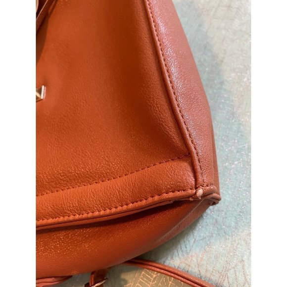 Tan cross-body purse with stylish tassels and many organizing compartments NEW - Picture 10 of 15